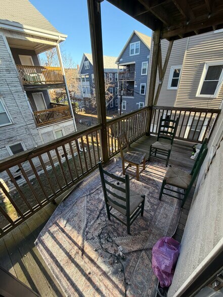 Building Photo - 123 Hillside St