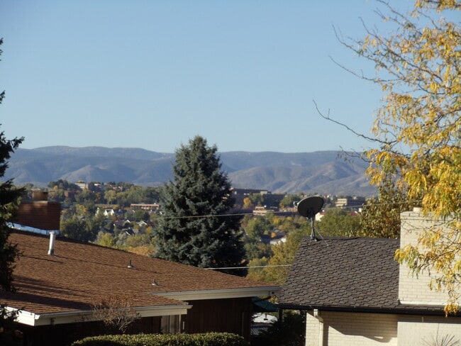 Building Photo - 2744 S Golden Way