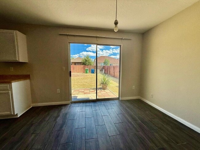 Building Photo - Spacious Two-Story Home: 4 Beds, 2.5 Baths...