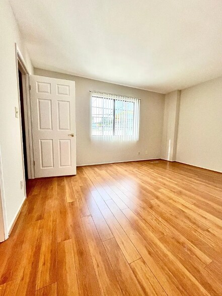 Building Photo - 625 E Palm Ave