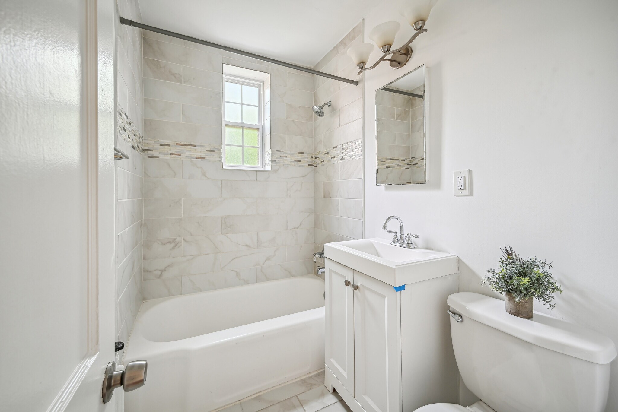 Building Photo - 939 Longfellow St NW