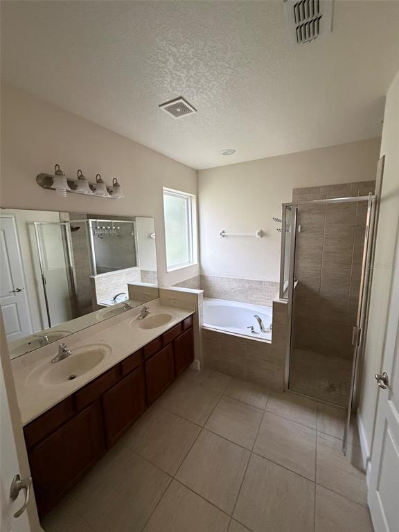 Building Photo - 4052 Oak Tree Dr