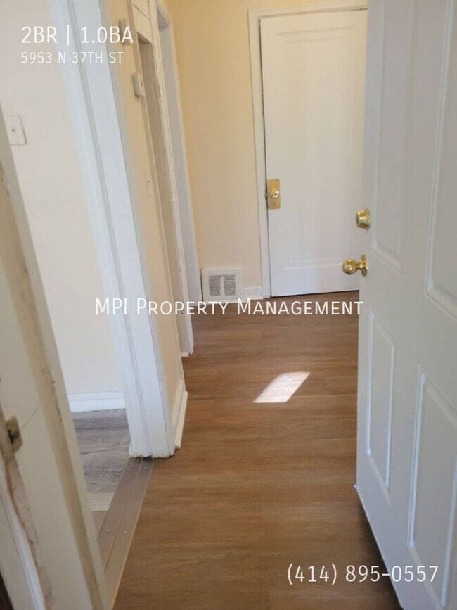 Building Photo - 5953 N 37th St