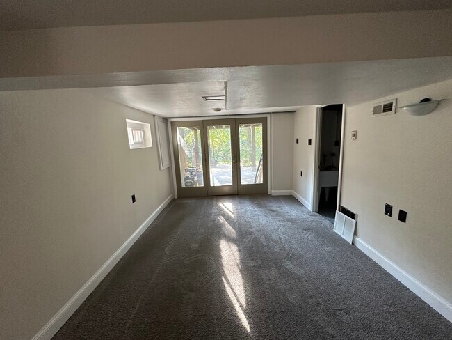 Building Photo - 1113 Twinbrook Dr