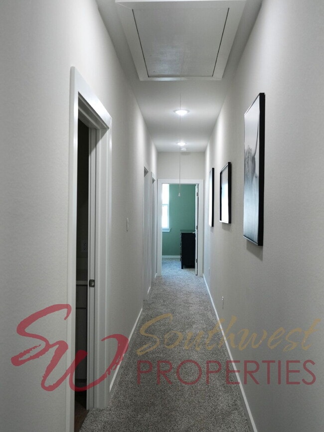 Building Photo - Upgrade your living experience across from campus in this fully furnished 3 bedroom 2.5 bath!