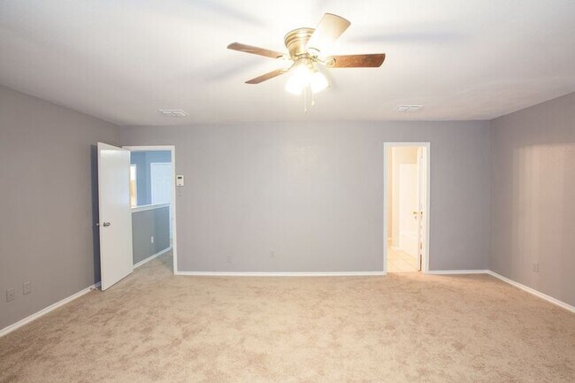 Building Photo - 2621 Sundance Dr