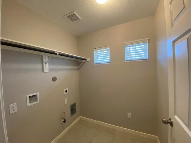 Building Photo - 125 Camelot Pl Ct