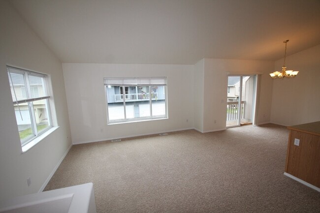 Building Photo - 4 Bedroom Eagle River Condo!