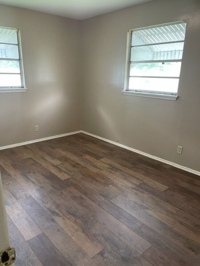 Building Photo - 411 Lindenwood Dr