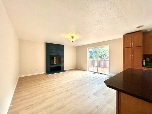 Building Photo - Beautiful 4BD Home | Fireplace, Fenced Backyard, Deck, Garage & A/C