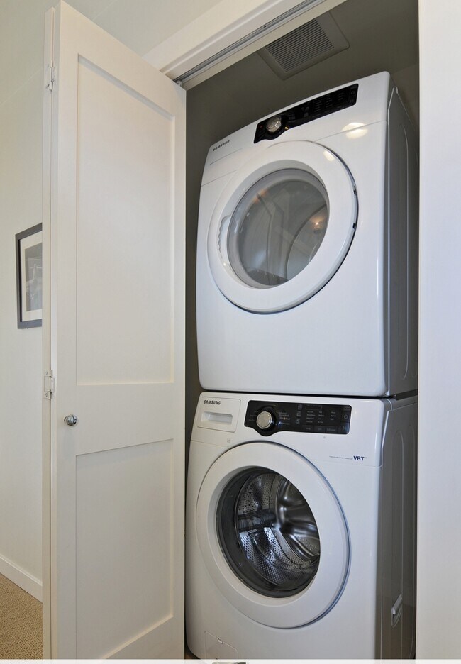 Building Photo - 4717 Phinney Avenue North