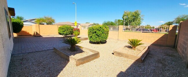 Building Photo - Lovely Corner Lot Home In South Phoenix!!!