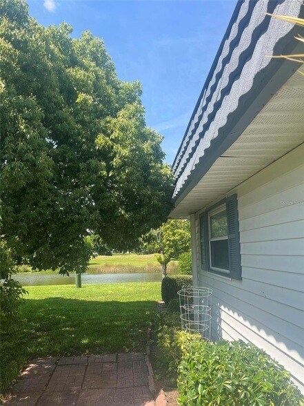 Building Photo - 205 Andover Pl N