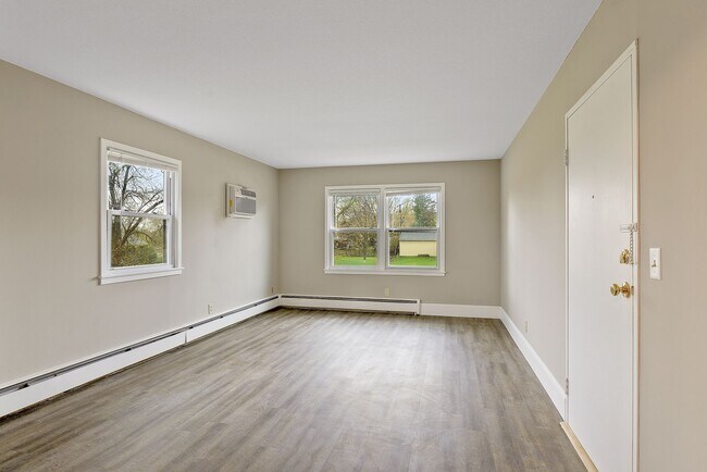 Building Photo - Remodeled 2 bed featuring new kitchen