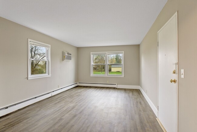 Building Photo - Remodeled Garden 2 bedroom