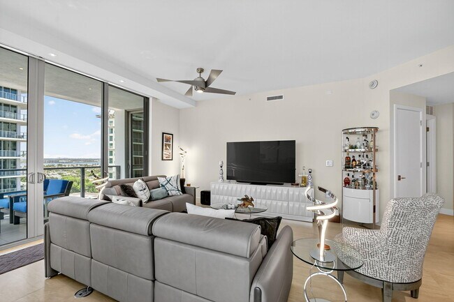 Building Photo - 3100 N Ocean Dr
