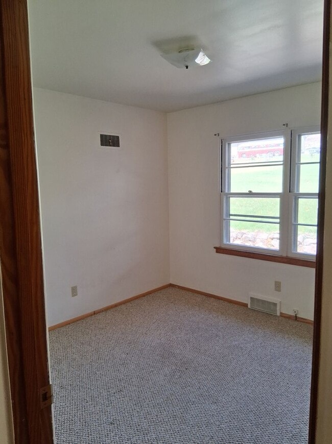 Building Photo - 3 BR/2 B  Single Family Home in suburb community of LaVale