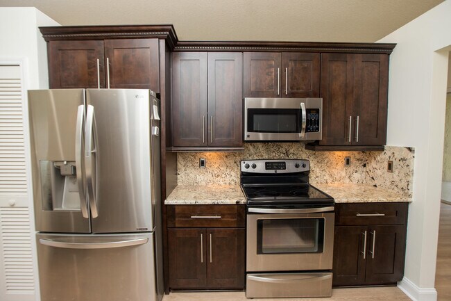 Building Photo - 10821 La Salinas Cir