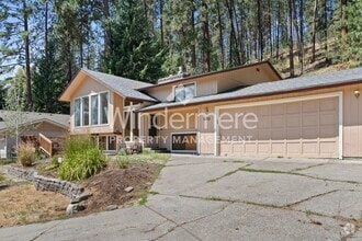 Building Photo - 4 Bed 3 Bath North Side Home nearly 2400 s...