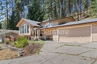 Building Photo - 4 Bed 3 Bath North Side Home nearly 2400 s...