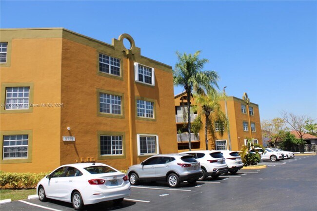 Building Photo - 9735 Fontainebleau Blvd