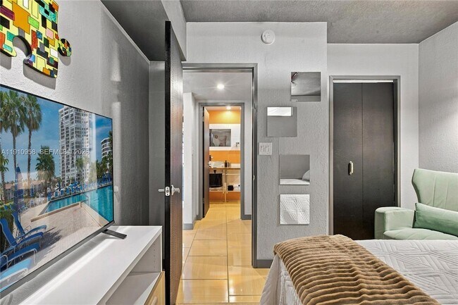 Building Photo - 500 Three Islands Boulevard