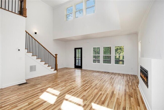 Building Photo - 3220 Sweetbriar Dr