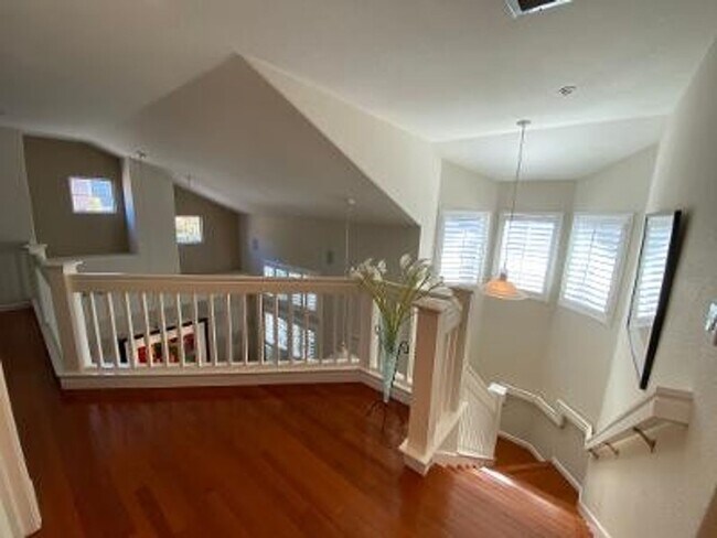 Building Photo - 3 Bed 3.5 Bath + Loft, In Downtown Danville (Stony Brook)