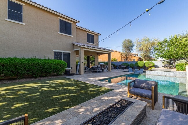 Building Photo - LUXURIOUS Executive Style home in the high...
