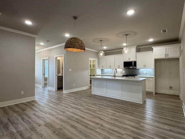 Building Photo - 7110 Alexander Dr