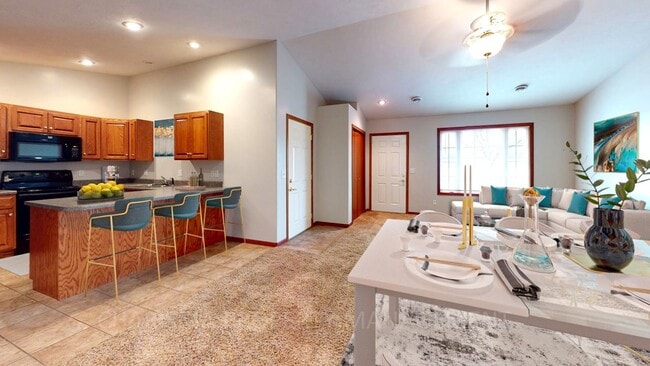 Building Photo - 2 BDS, IN BRANDON, TOWN HOME, ATTACHED GAR...