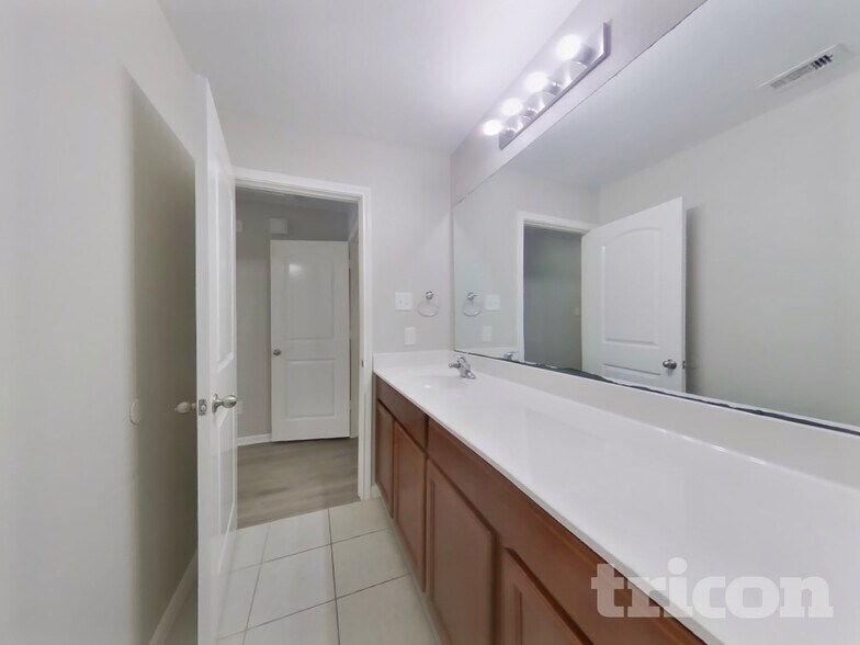 Building Photo - 717 Totem Trail Dr