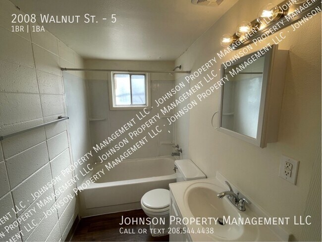 Building Photo - 2008 Walnut St