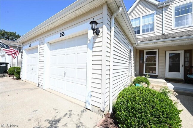 Building Photo - 655 Almas Ct