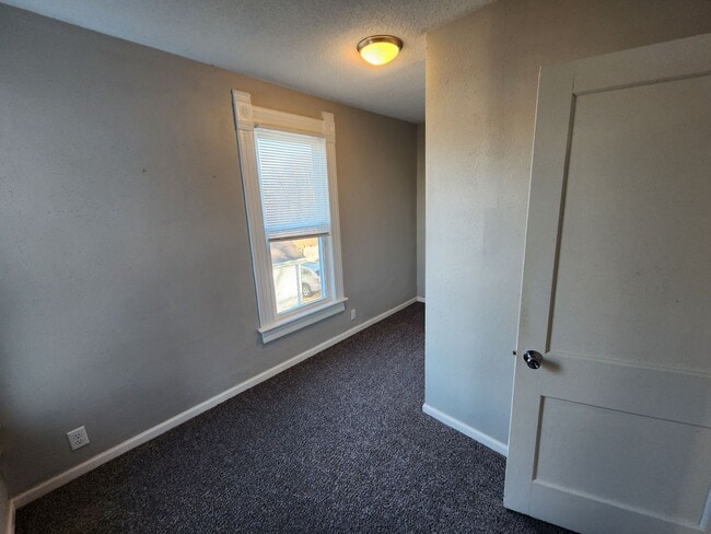 Building Photo - 4 bedroom house