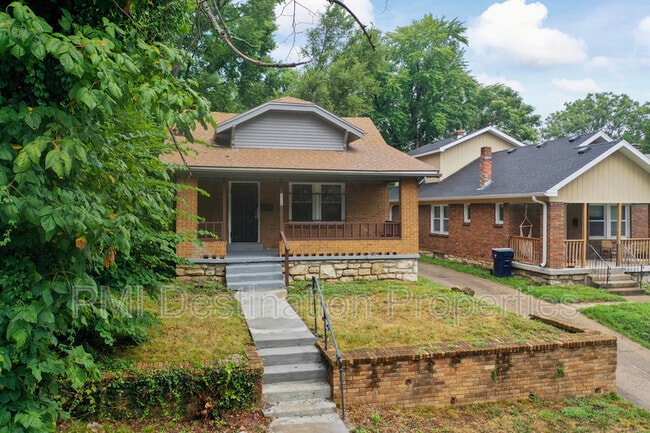 Primary Photo - 1312 E 62nd Terrace