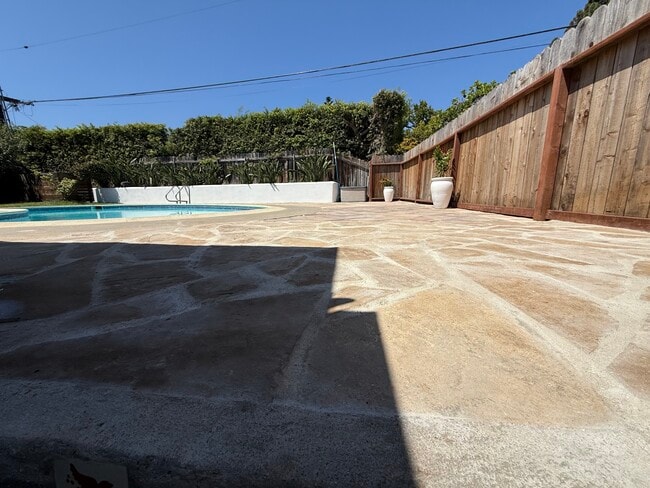 Building Photo - 6204 Avenida Ganso