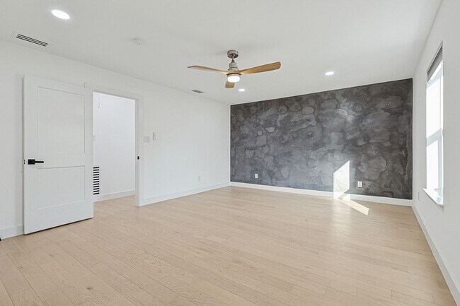 Building Photo - 12417 Quincy Ln