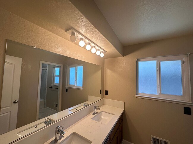 Building Photo - 2601 Bardolino Ln