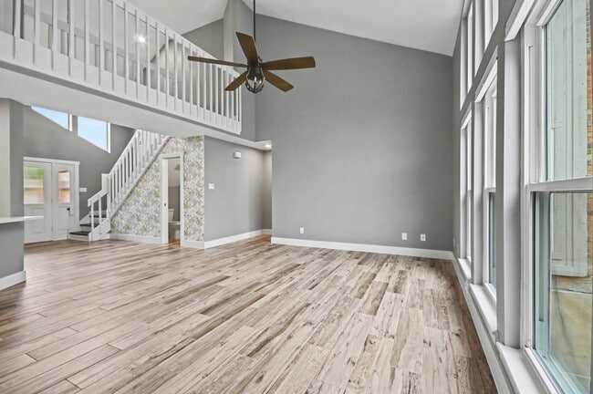 Building Photo - 522 Crestwood Dr