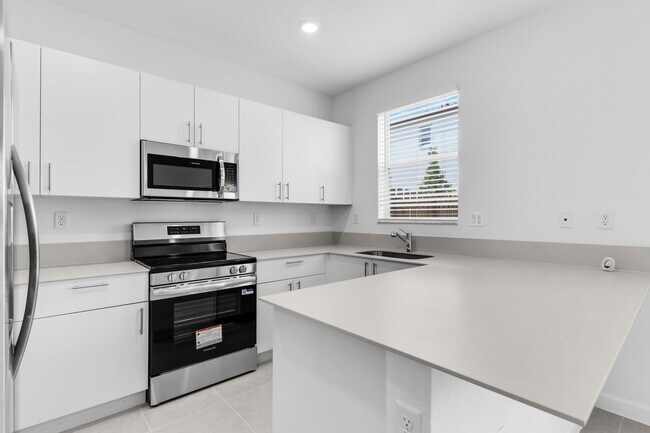 Building Photo - 2665 SE 28th St