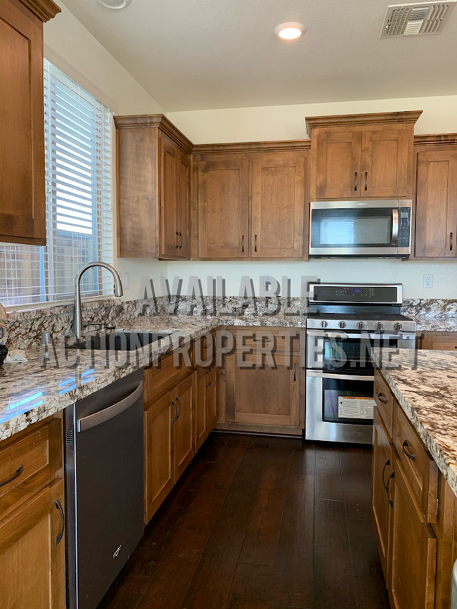 Building Photo - Solar - Whitney Ranch Brand New Home! 3Bed...