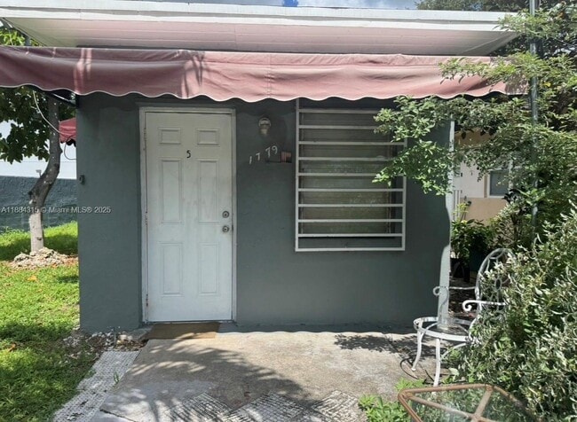 Primary Photo - 1779 SW 5th St