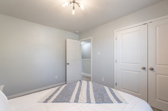 Building Photo - 196 Goldenrod