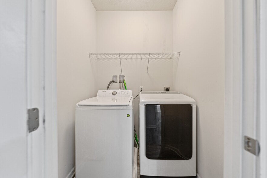 Building Photo - 407 Fairmont Dr