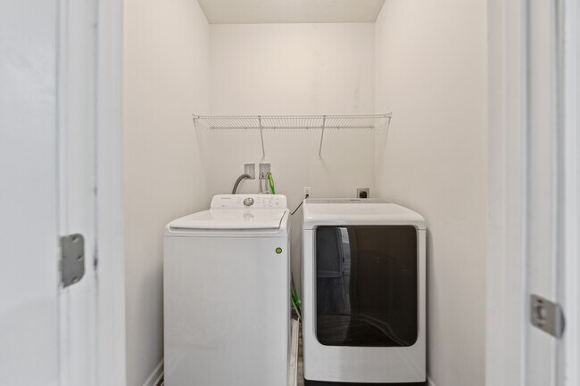 Building Photo - 407 Fairmont Dr