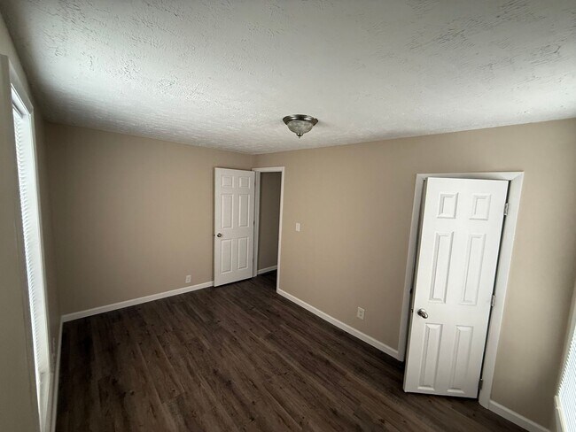 Building Photo - 223 S McKinley Ave