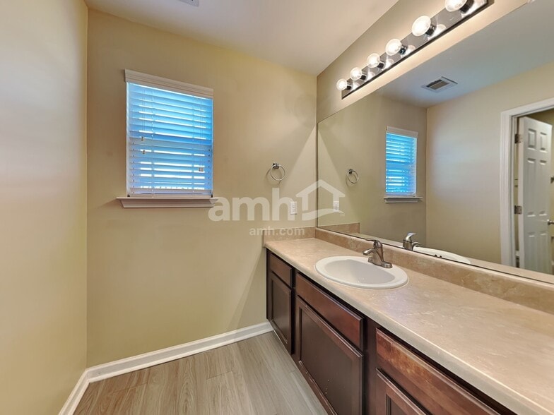 Building Photo - 117 Roseberry Cir