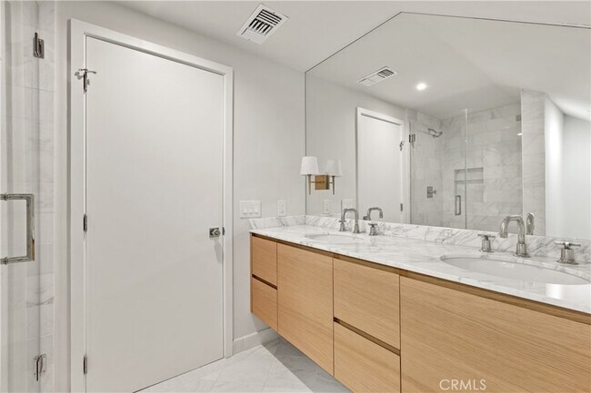 Building Photo - 21500 Arcos Dr
