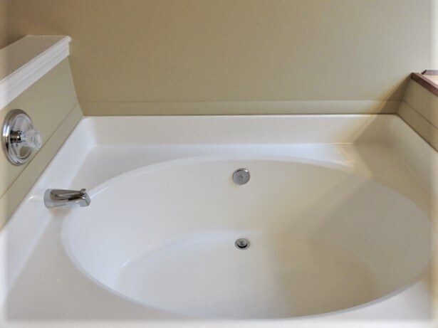 Building Photo - 523 Riverby Lane